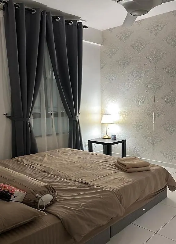 Kyra The Heights Residence Condo Ayer Keroh Melaka Wifi, Netflix & Pool Apartment