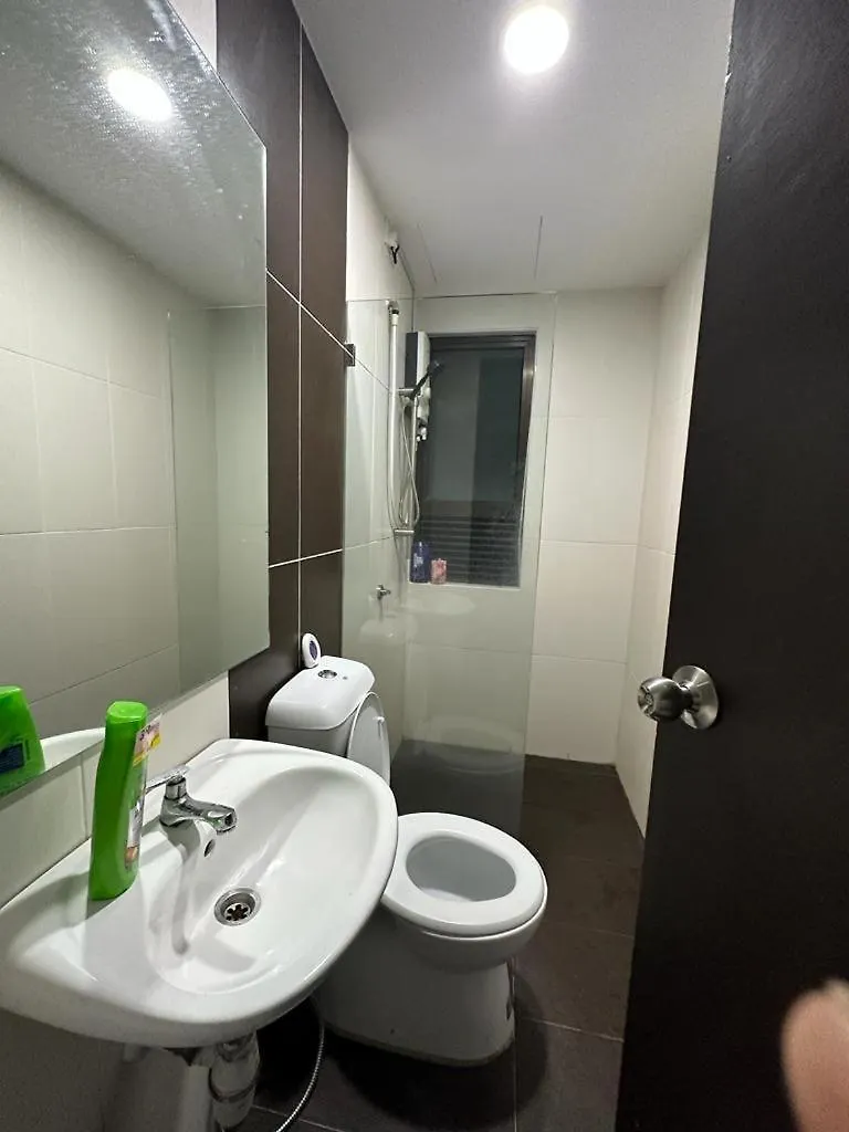 Kyra The Heights Residence Condo Ayer Keroh Melaka Wifi, Netflix & Pool Apartment