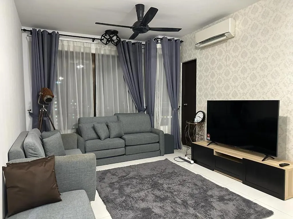 Kyra The Heights Residence Condo Ayer Keroh Melaka Wifi, Netflix & Pool contacts